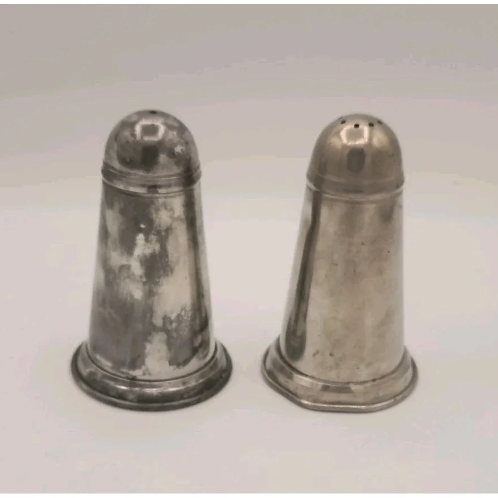 Stieff Pewter Salt & Pepper Shaker‎ Set Classic Shape Has Patina